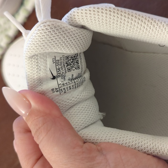 Nike shoes - Picture 3 of 4